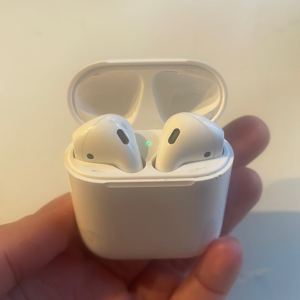 Apple AirPods Generation 2